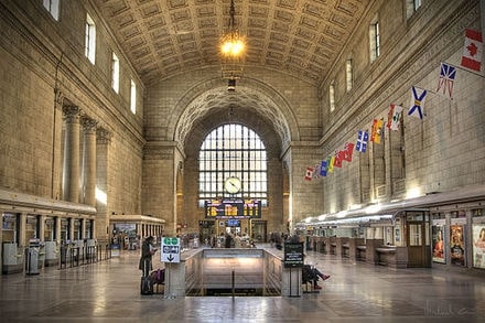How to Travel from Toronto to Niagara Falls by Train