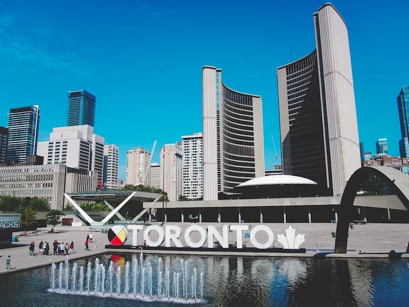 17 Pros and Cons of Living in Toronto