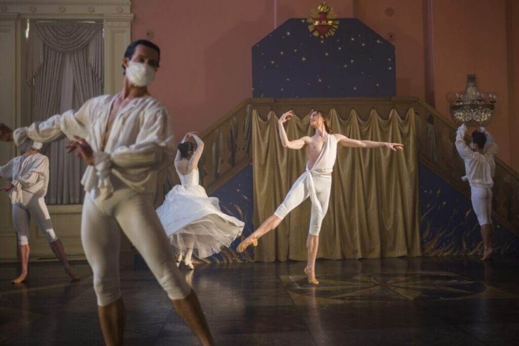 Enjoy the theatrical show by Opera Atelier The Resurrection