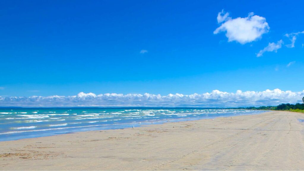 Stroll around Wasaga Beach