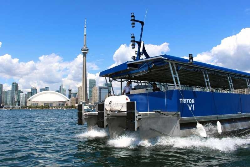 Tour the city on boat through the 1-hour Toronto harbour tour
