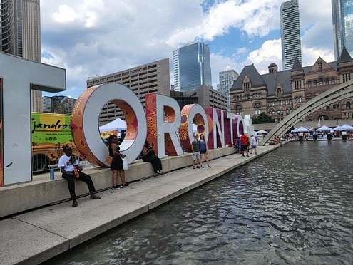 Walking Tour - Discover Toronto Like a Loca