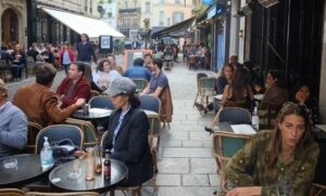 Lifestyle in Paris vs. Toronto