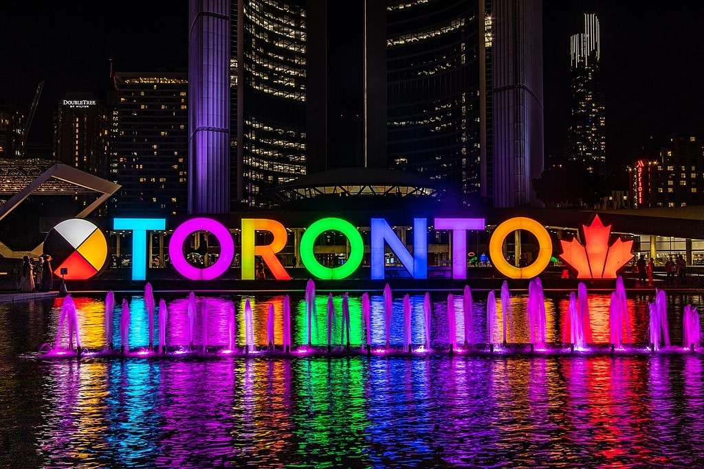 Snap some pictures of the iconic Toronto sign