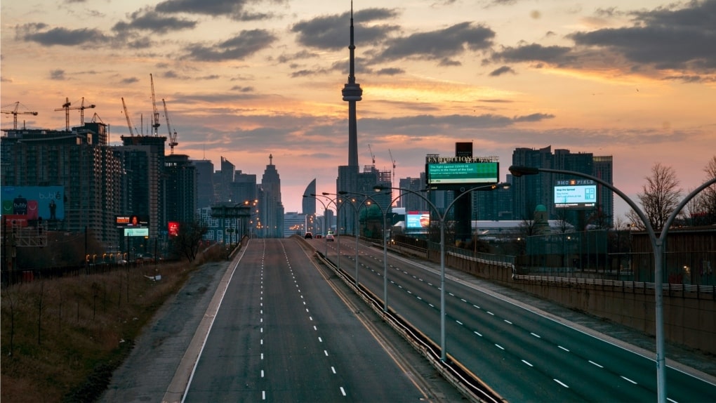 Zoom along Gardiner Expressway